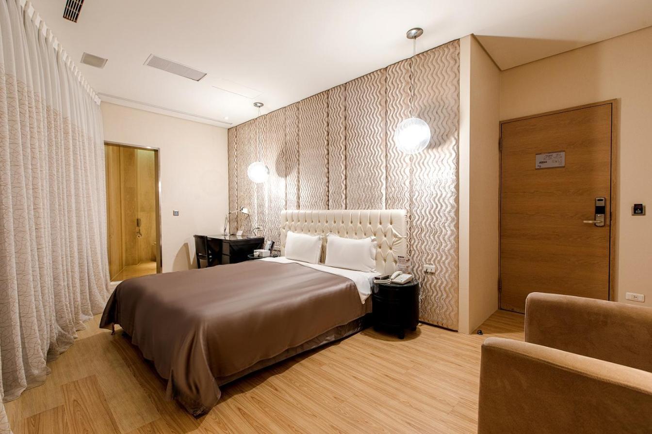 Motel Stars Taichung Exterior photo