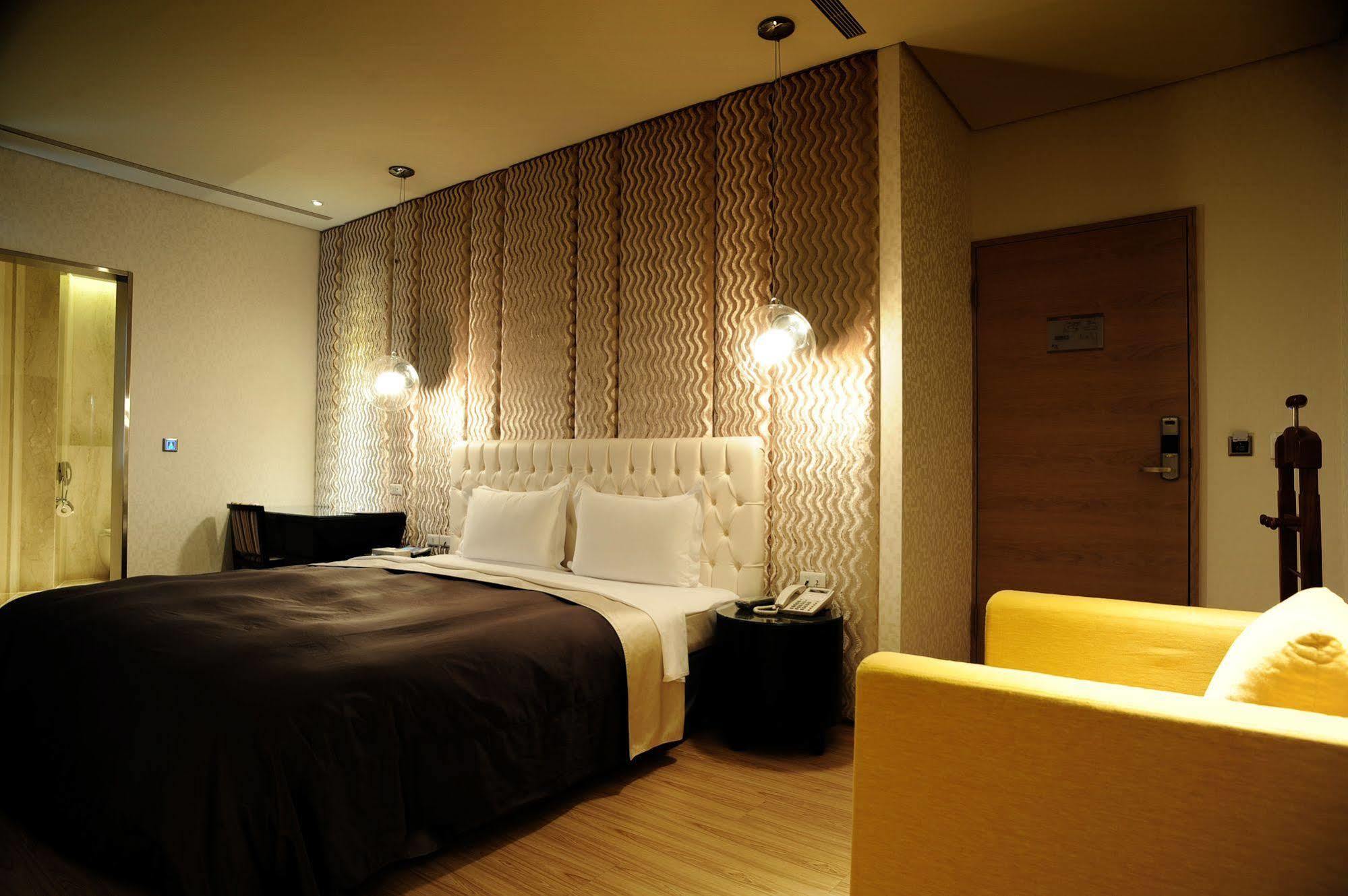 Motel Stars Taichung Exterior photo